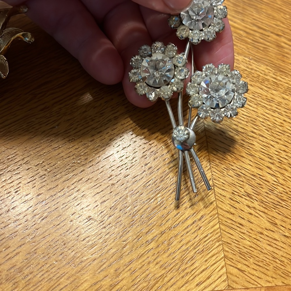 Vintage Coro Bundle of Two Brooches - Picture 4 of 5